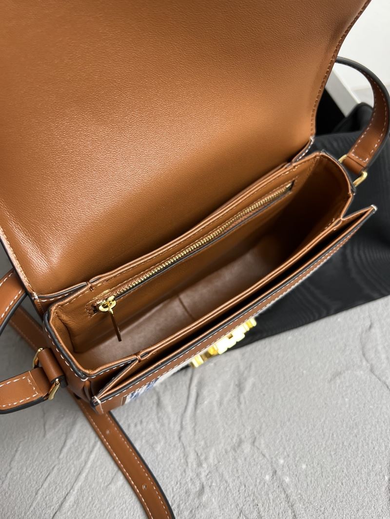 Ce1i*e triomphe bags